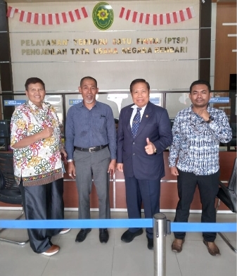 Tim kuasa hukum PT GKP mengikuti sidang gugatan 30 orang warga Wawonii di PTUN Kendari